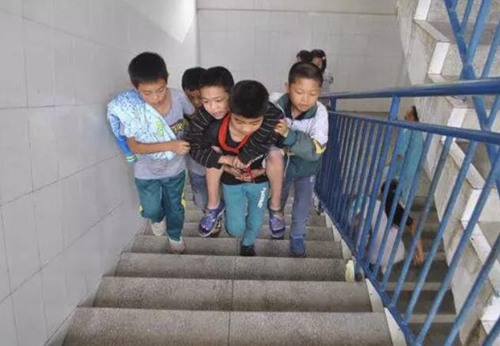 这群小学生3.jpg