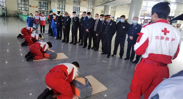 高铁岳阳东站有了“救命神器”